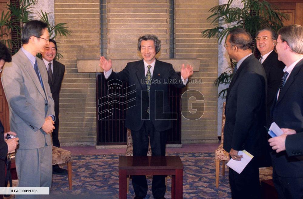 Koizumi aims at future economic community with ASEAN