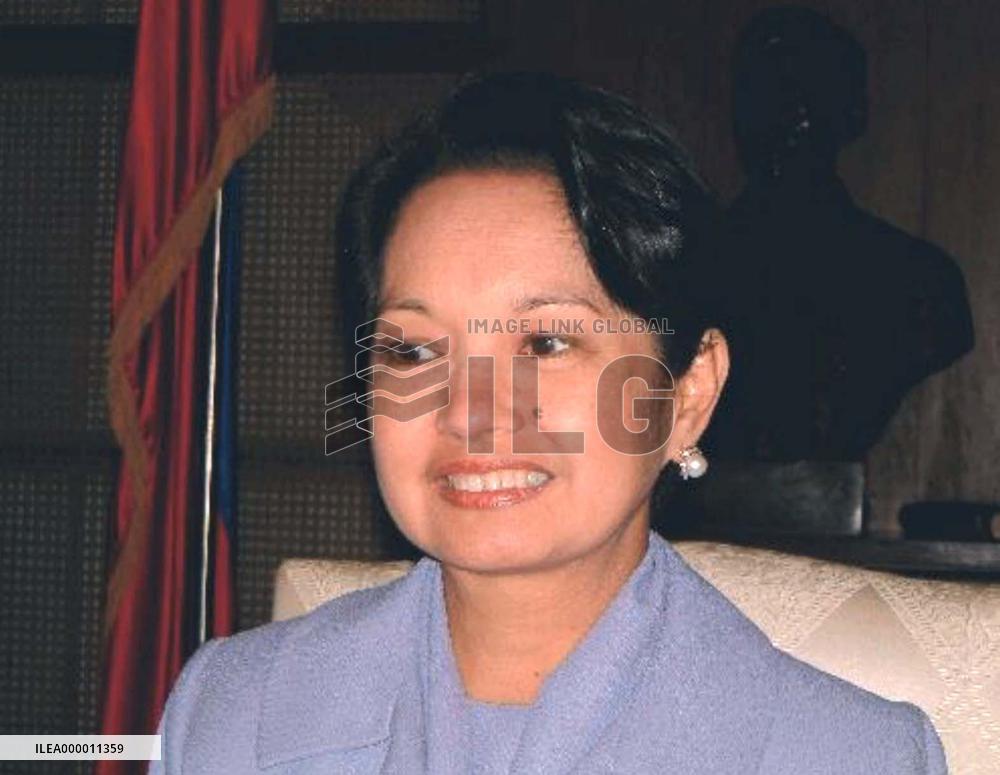 Arroyo says U.S. troops to train Philippine soldiers