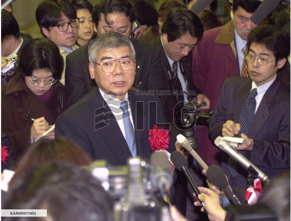 Teranishi speaks to the media