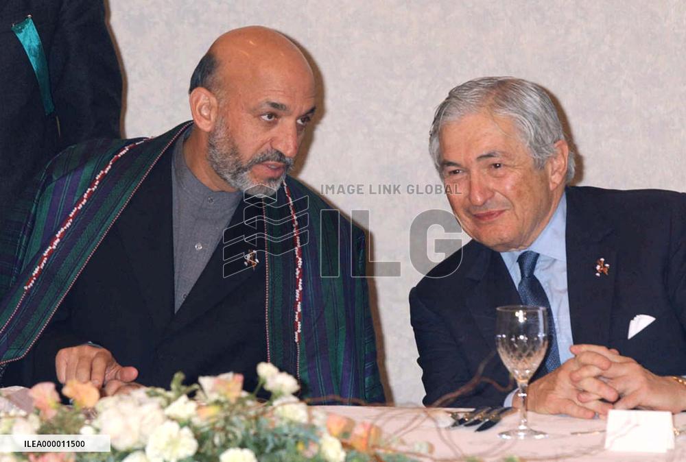 Karzai chats with Wolfensohn