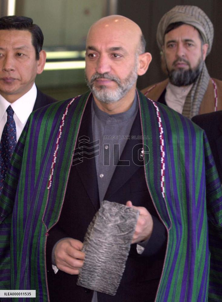 Karzai leaves for China