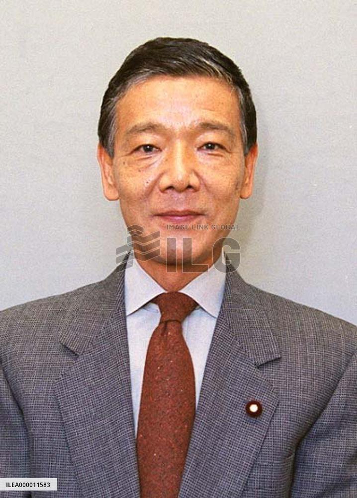 Ex-defense chief Nakanishi dies at 60