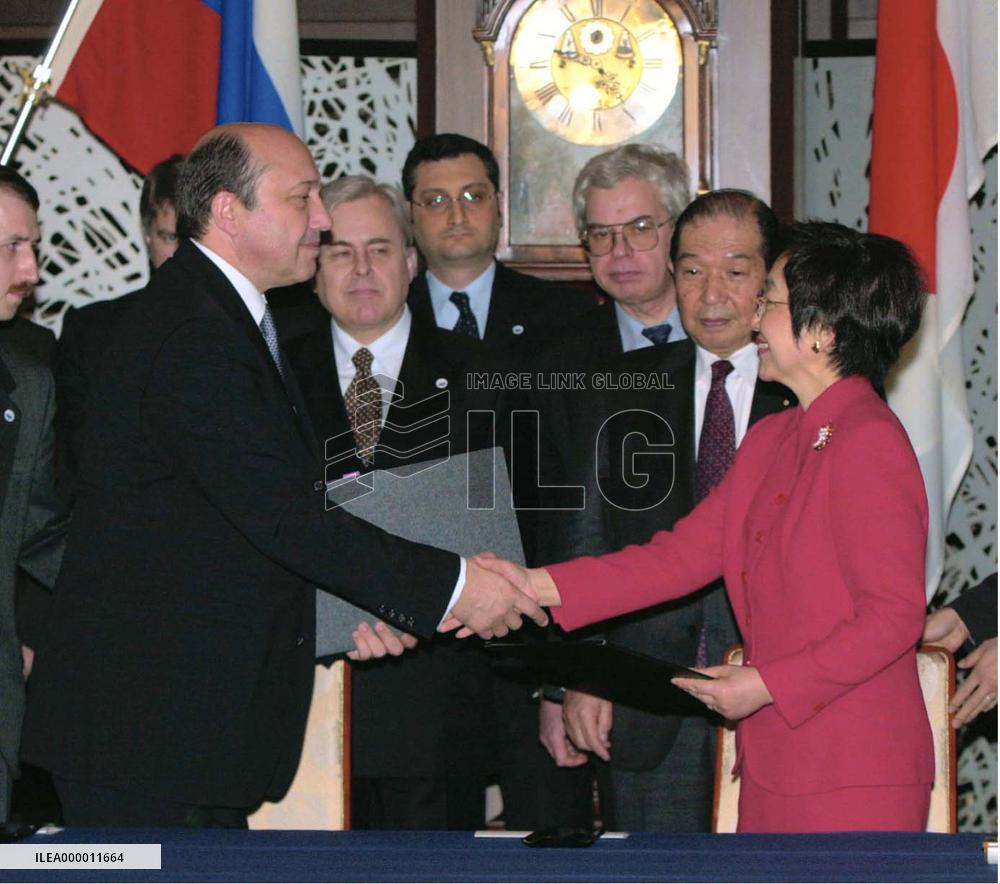 (2) Kawaguchi, Ivanov agree to move treaty talks ahead