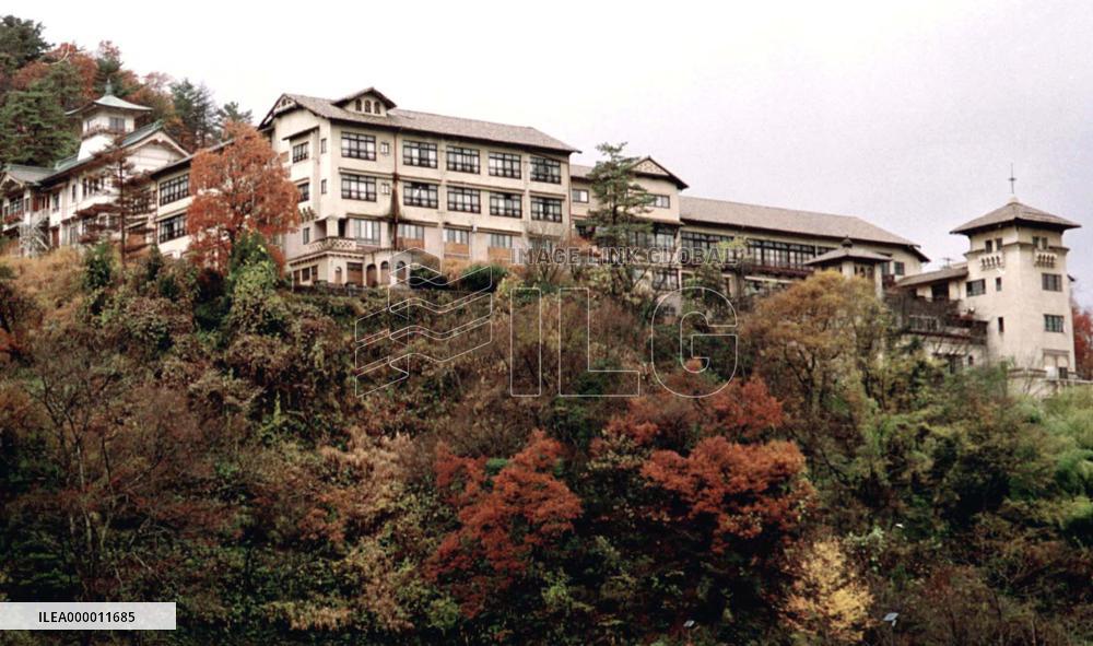 Historic hotel in Kanazawa left to rot since 1998