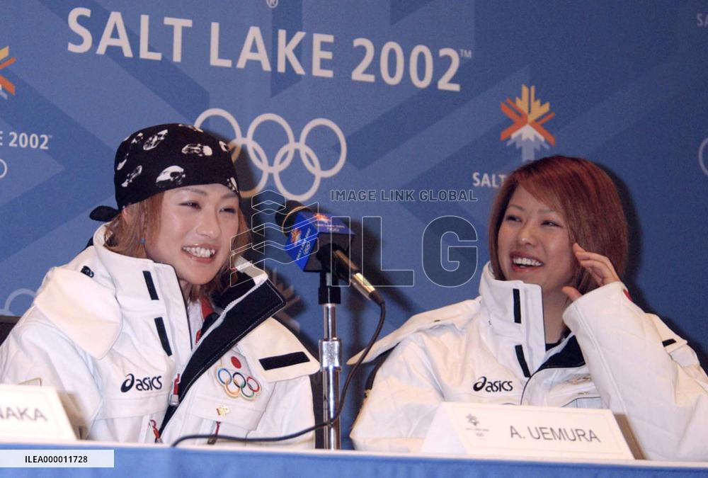 Uemura, Satoya talk with media