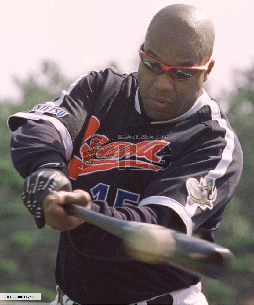 Wilson joins Kintetsu teammates in spring training