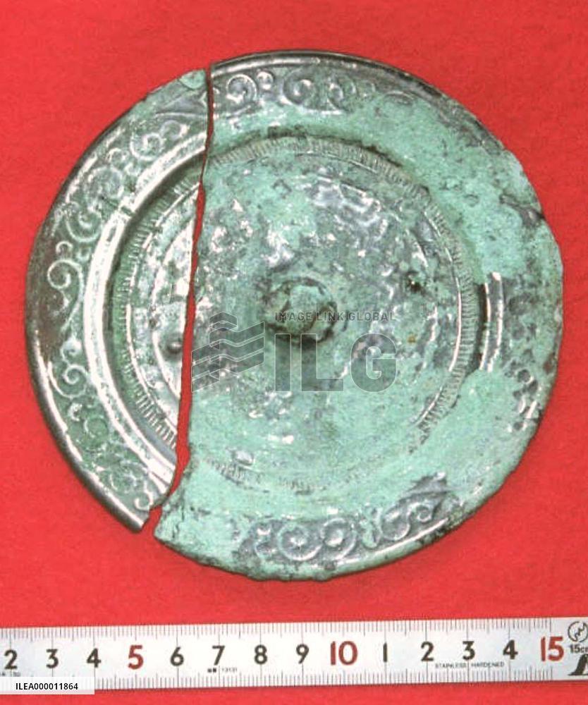 Mirror from Hyogo tomb mound identified as Chinese