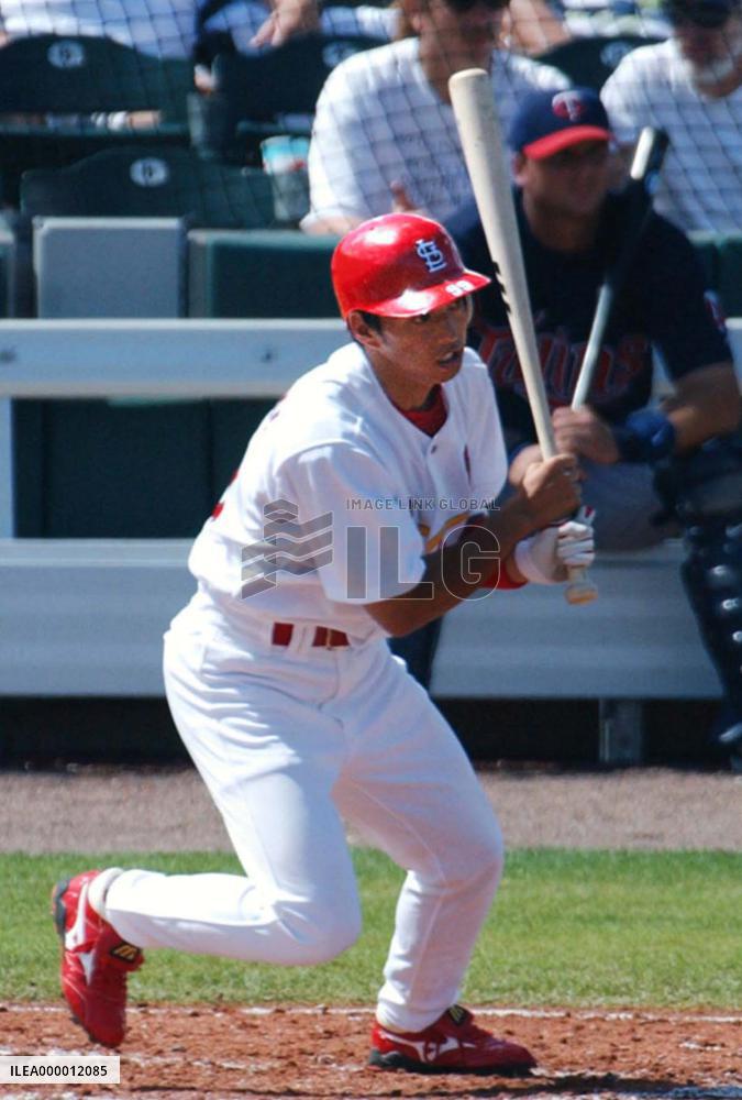 Cardinals Taguchi gets his 1st hits against Twins