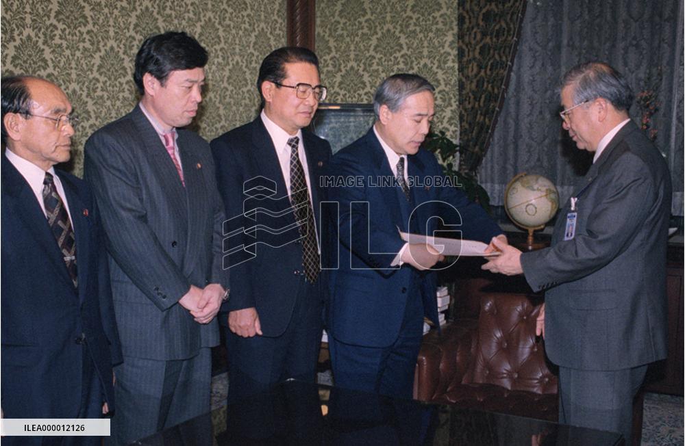 Opposition submits motion seeking Suzuki's resignation