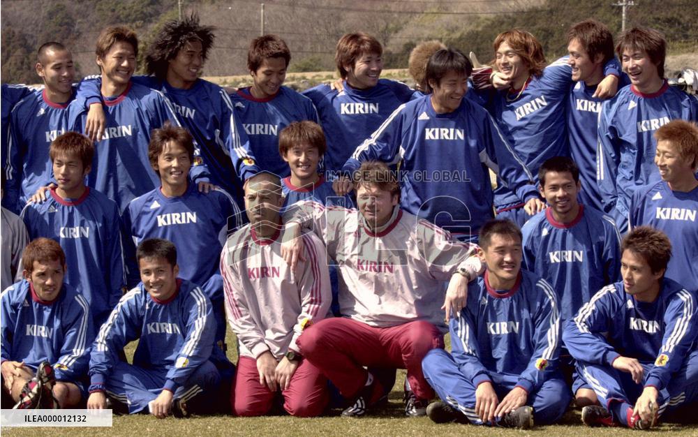 Troussier closes 'open' training session to media