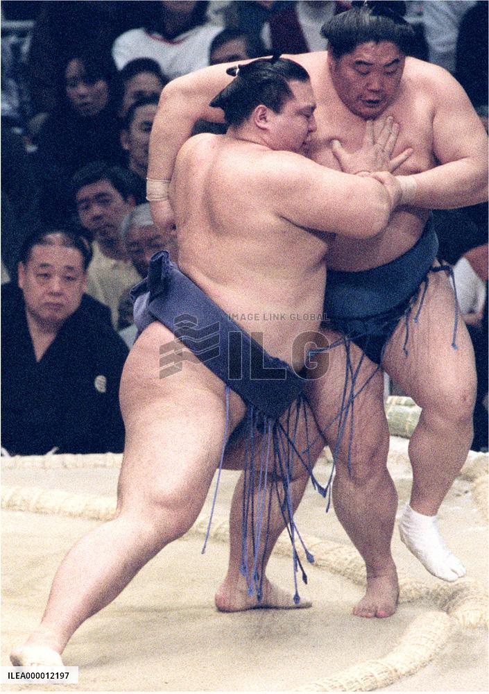 Kaio beats Kyokushuzan at spring sumo