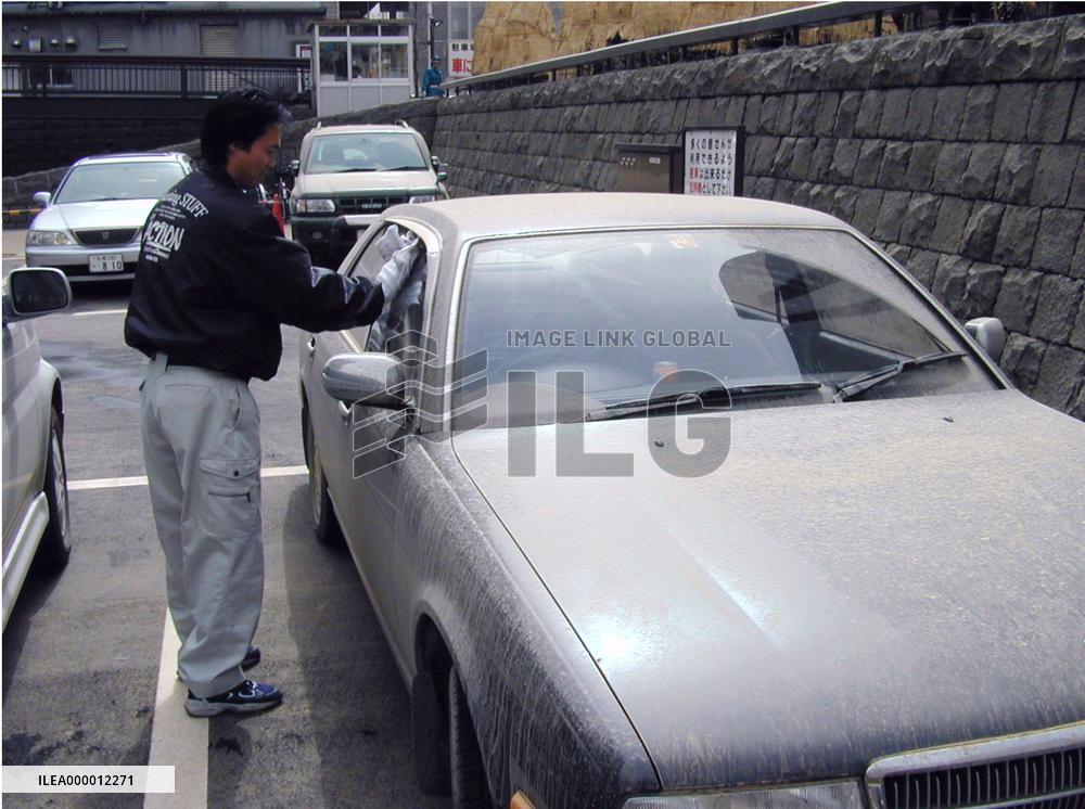 Yellow sand falls in Hokkaido, northern Japan