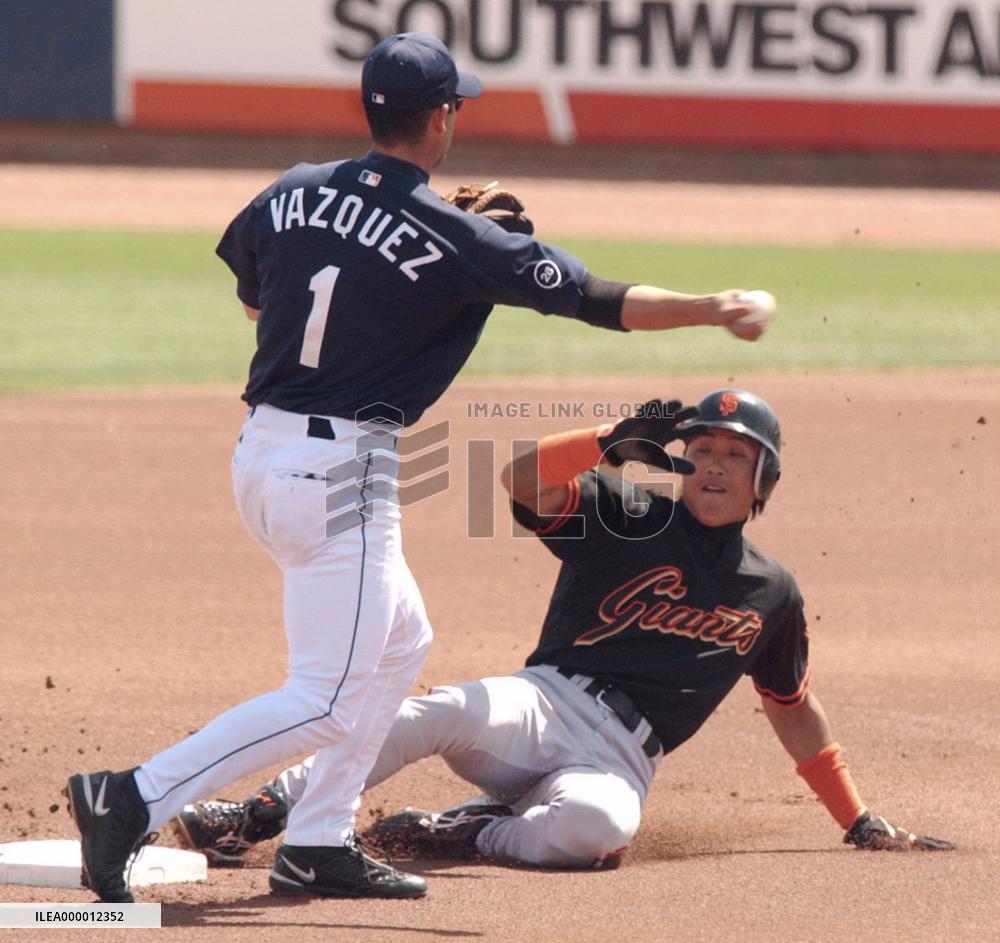 Shinjo advances to second