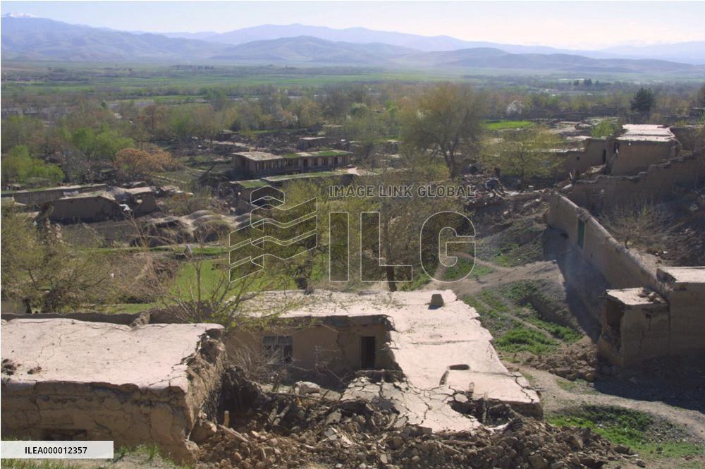 (4)Houses devastated by Afghan earthquake