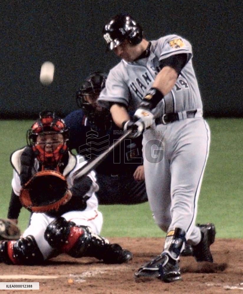 Arias powers Tigers to opening-day win with 2-run homer