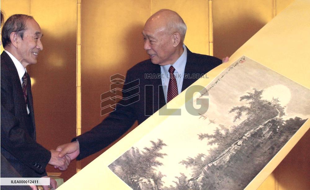 Japanese group to donate cherry trees to China