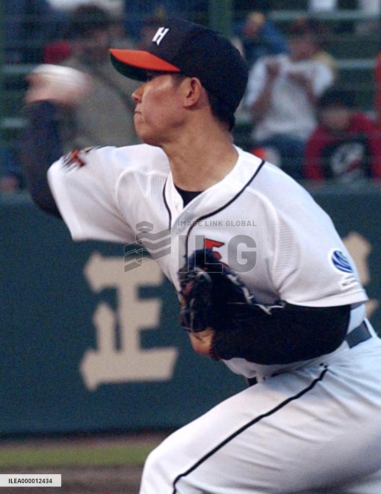 Hoshino shuts out Lotte
