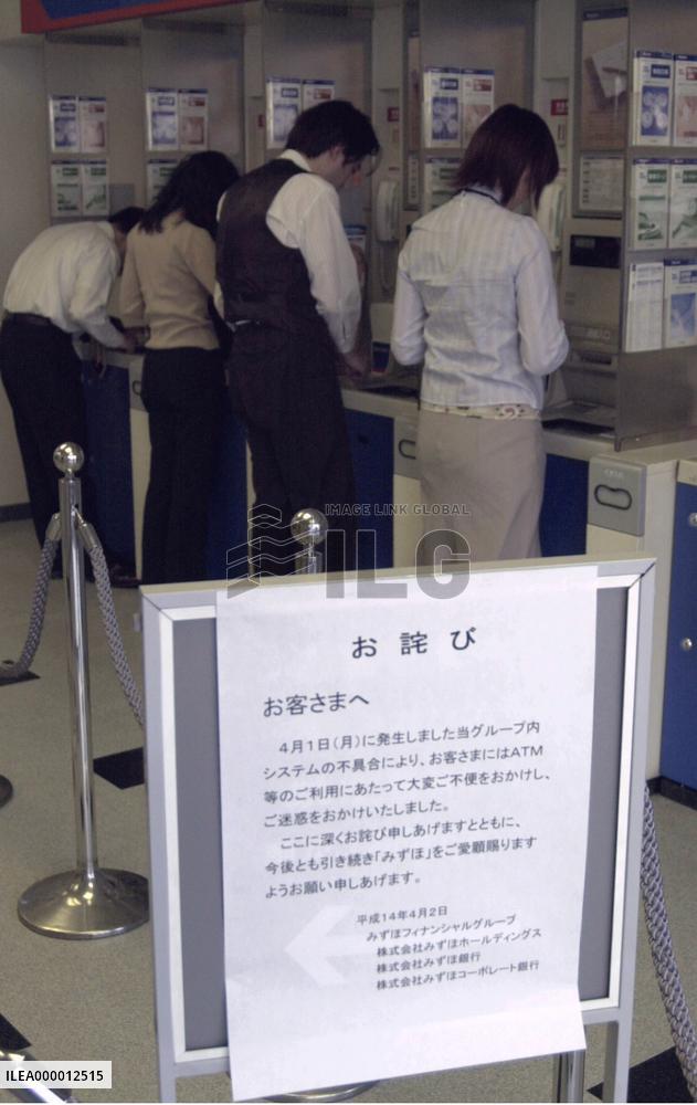 Gov't urges Mizuho to quickly fix computer glitch