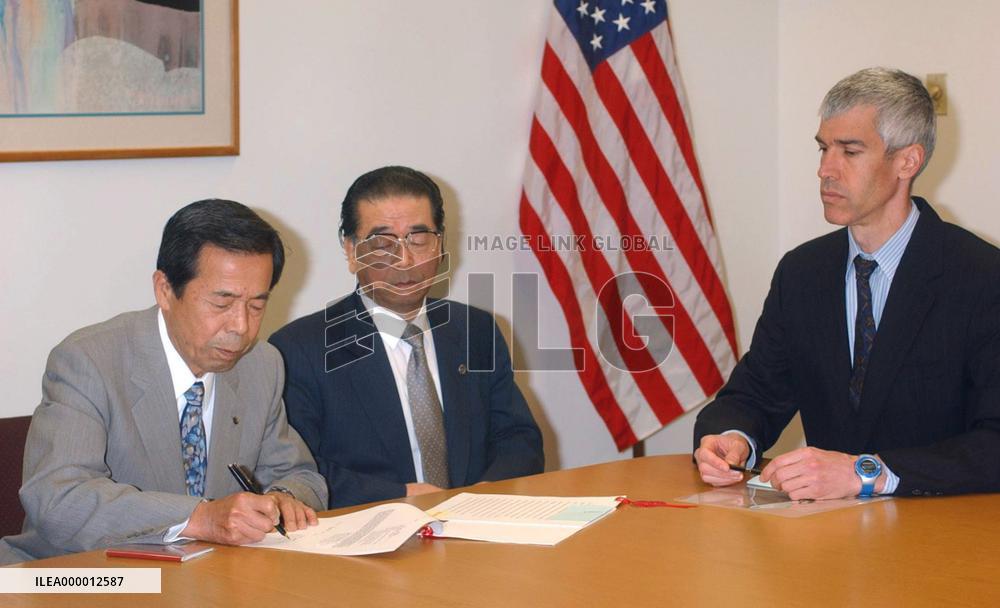 Ehime gov't, U.S. Navy sign $11 mil. compensation accord