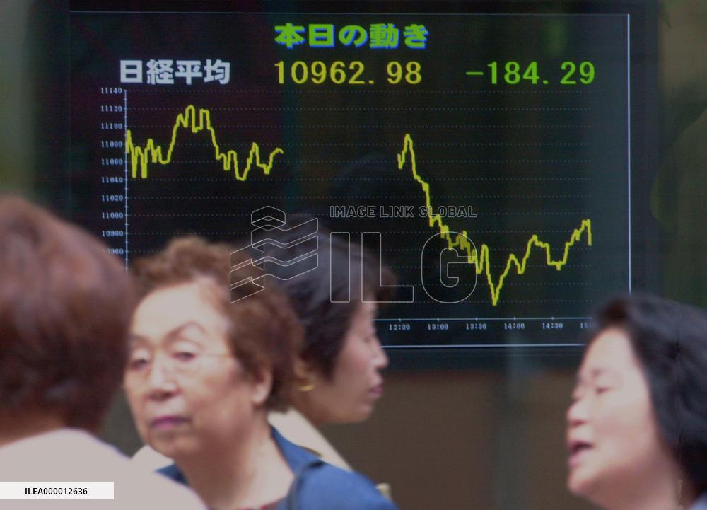 Tokyo stocks tumble on Wall Street fall