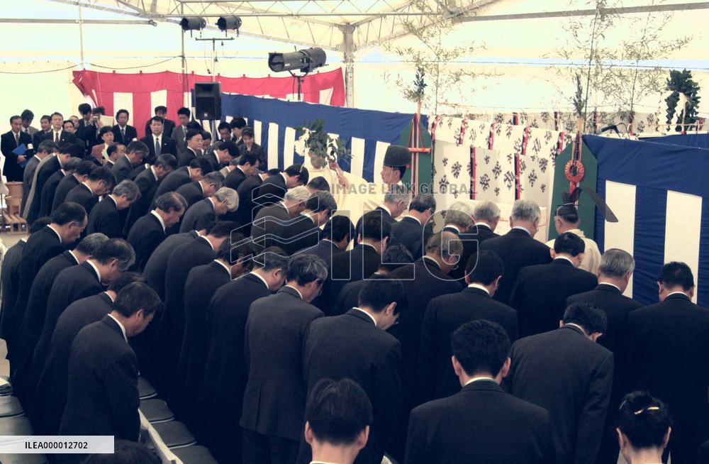Ceremony held to open 2nd runway at Narita airport