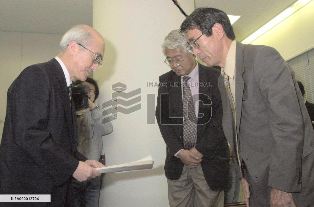 Civic group asks Snow Brand to hire outside food safety exec