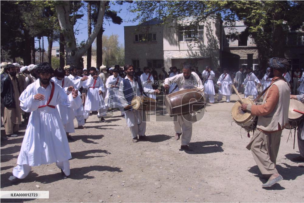 Afghan people welcome return of ex-king Zahir