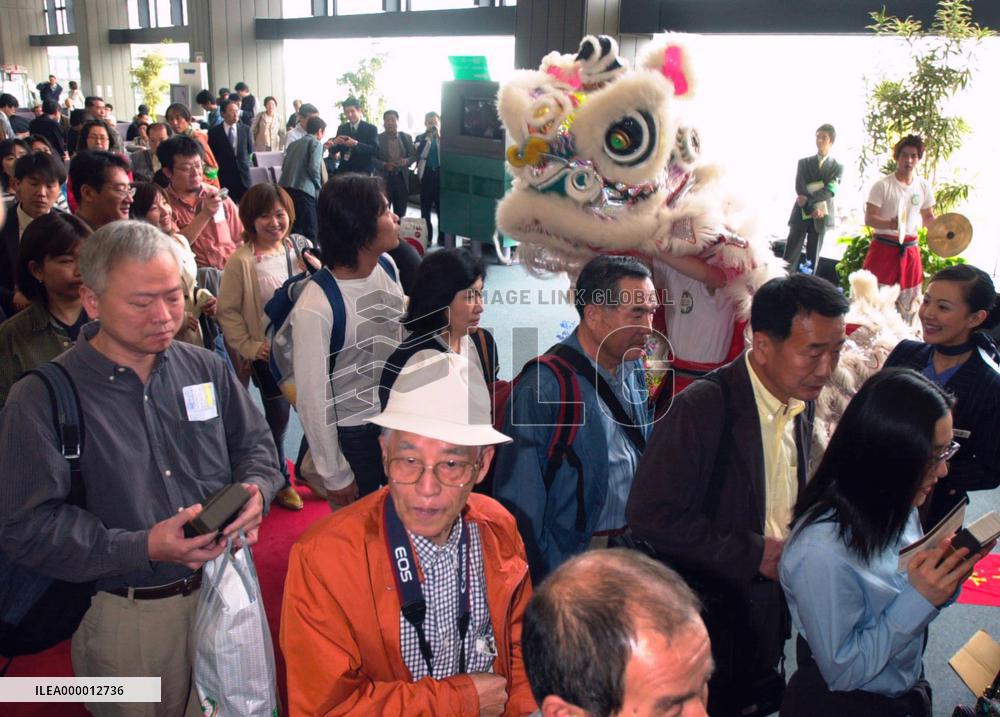 Travelers board China Airlines at Narita