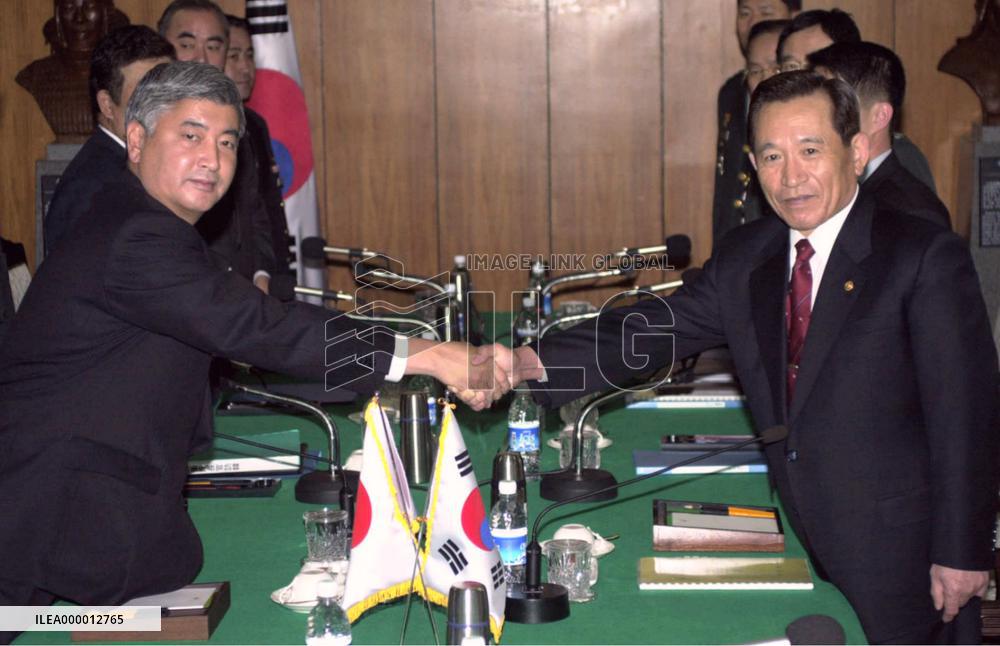 Nakatani briefs S. Korean minister on emergency bills