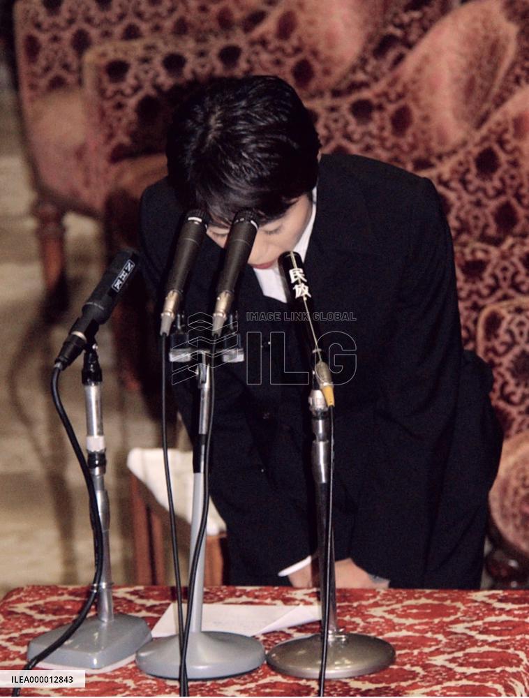 (1)Ex-lower house member Tsujimoto testifies at Diet