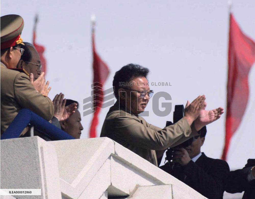 Kim Jong Il reviews army's 70th anniversary
