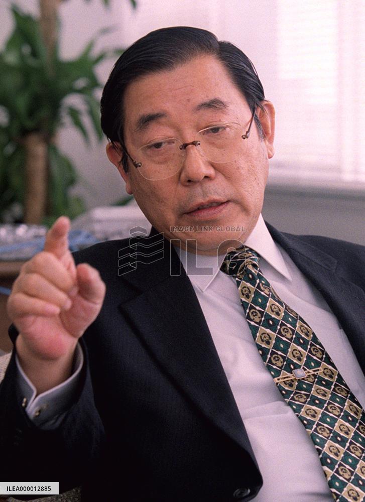 Japan denies any attempt to seek massive whale hunt+