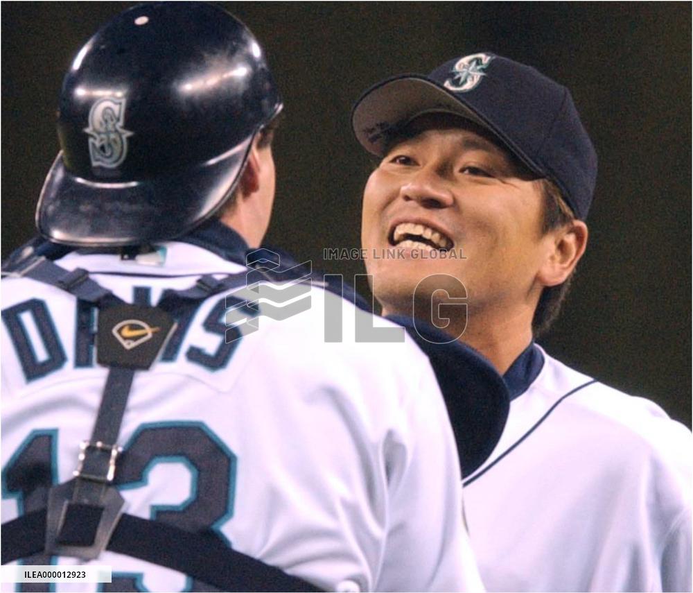 Mariners' Sasaki scores 7th save