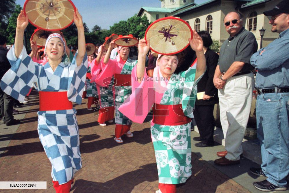 Yamagata women perform local dance in New York