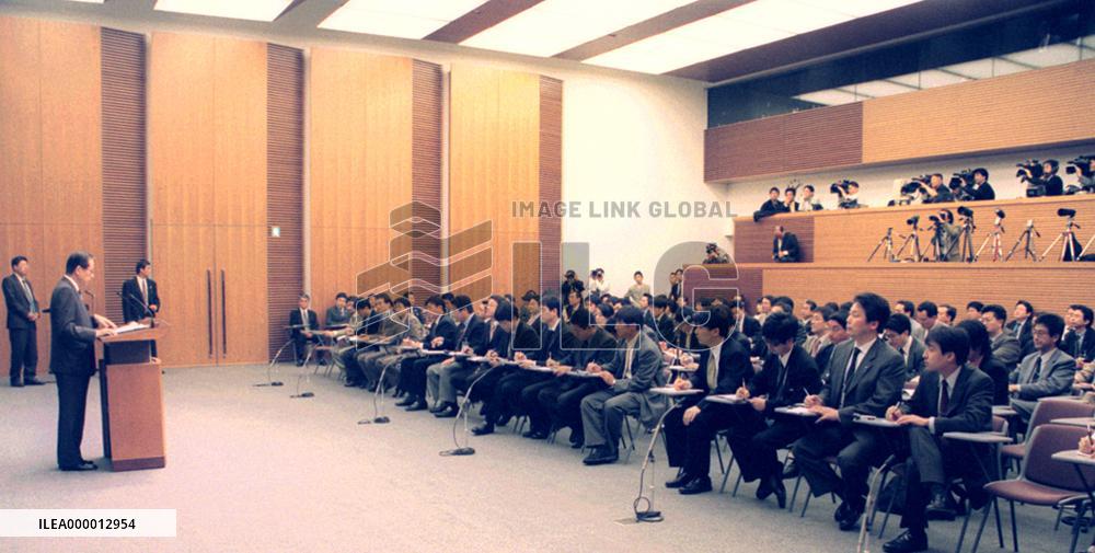 Koizumi's staff starts work in new office