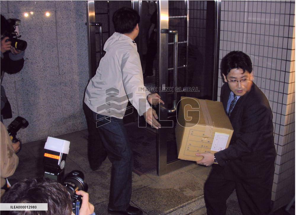 Prosecutors end search of Suzuki office after 7 hours
