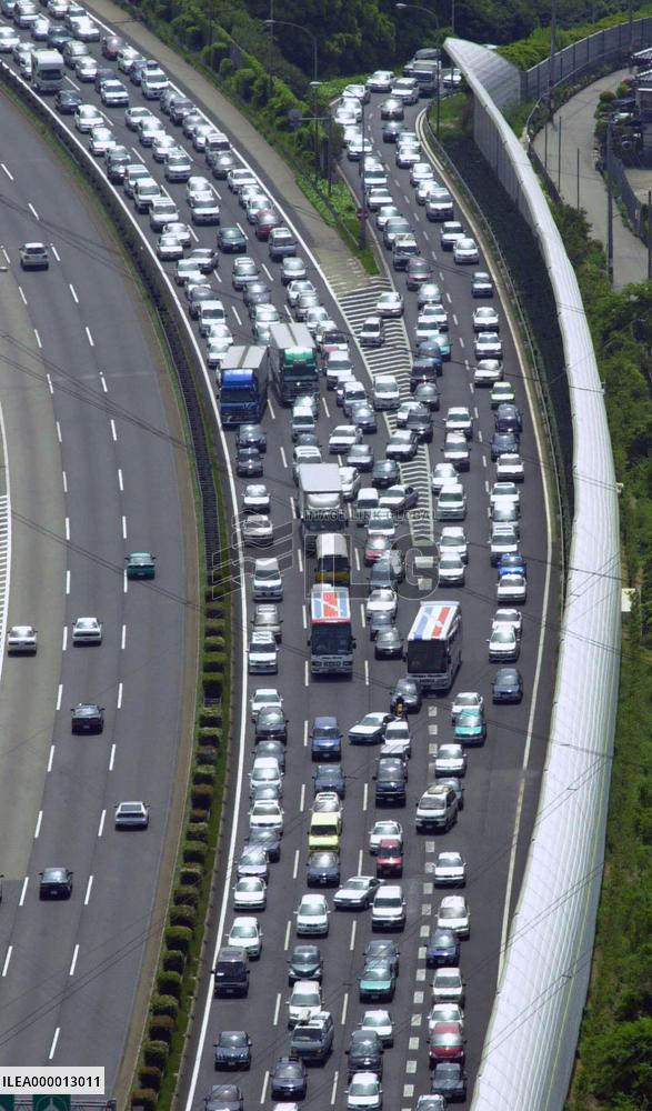 Vacationers jam highways
