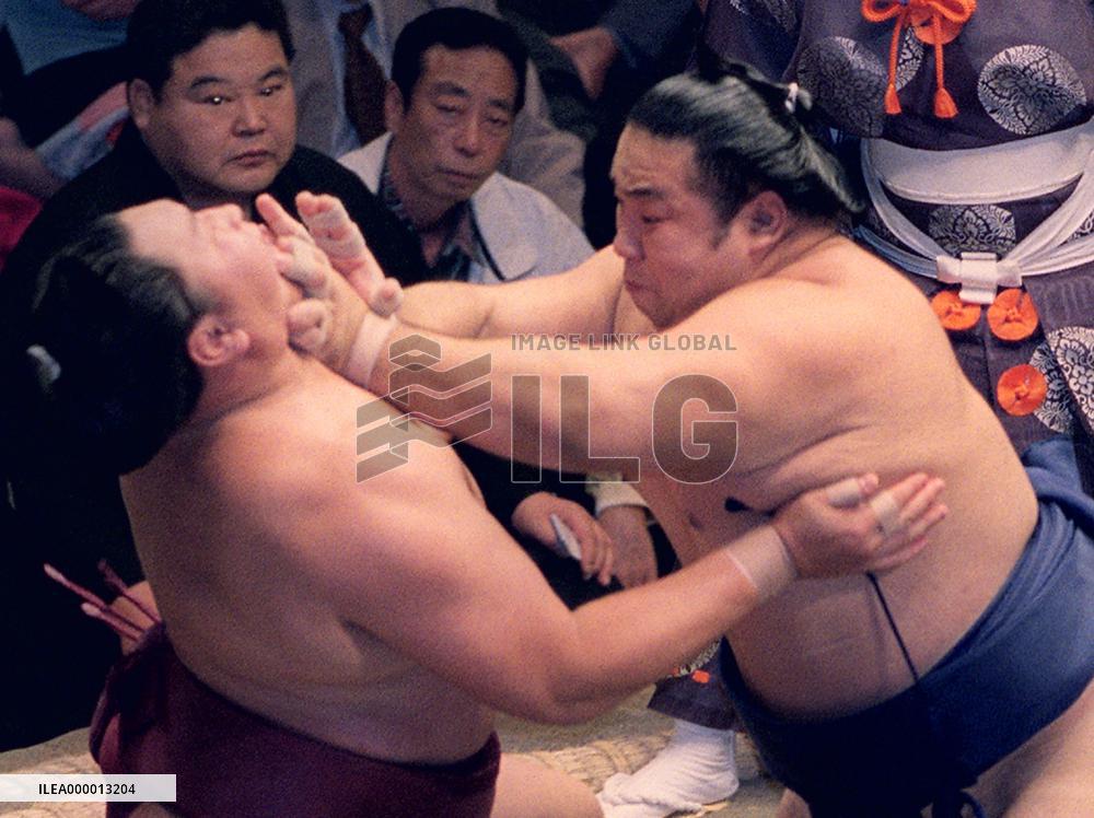 Chiyotaikai gains 9th win in summer sumo