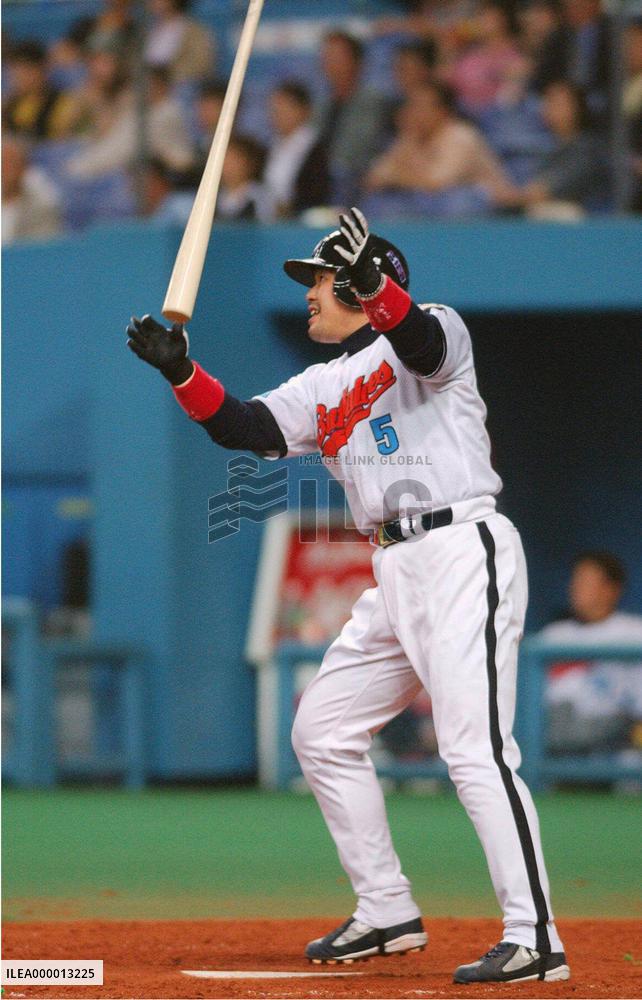 Nakamura hits solo homer