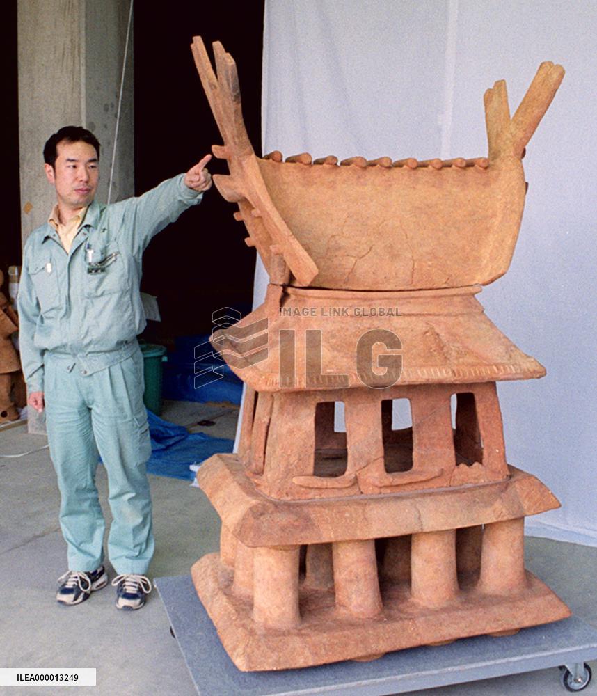 Experts believe Osaka tomb artifact largest of its kind