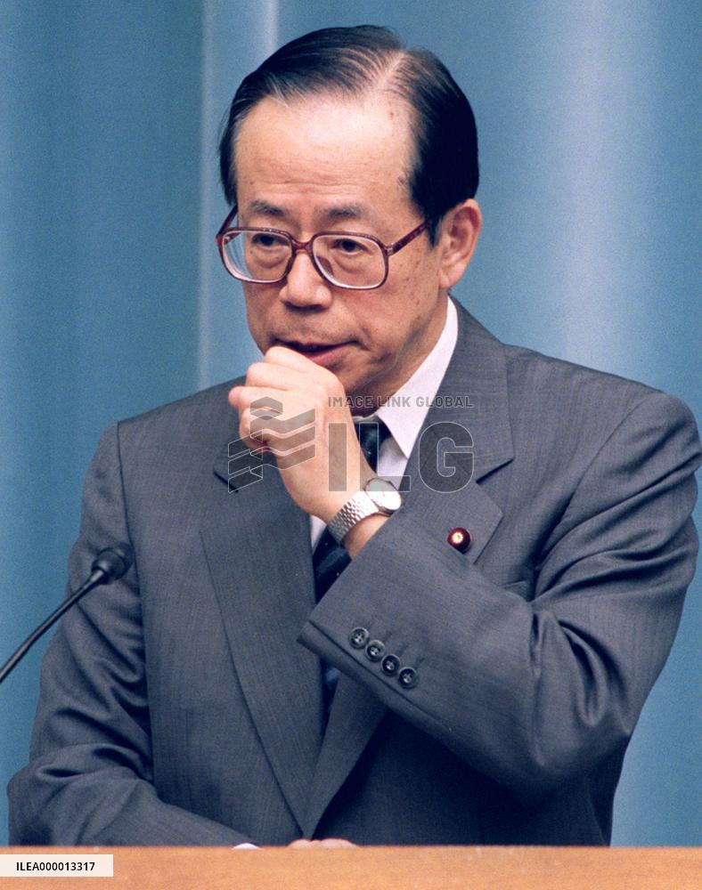Japan's top spokesman admits nuke remarks were his