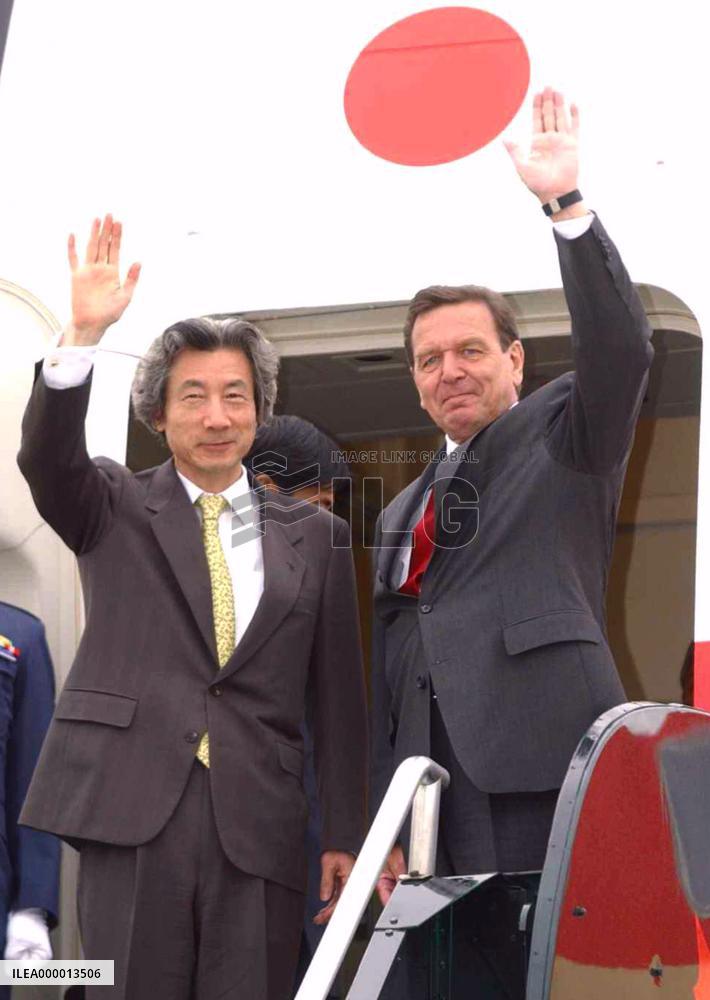 Koizumi heads back to Japan from Canada with Schroeder