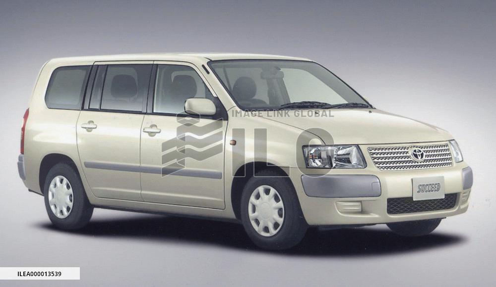 (2)Toyota launches 2 new commercial vans