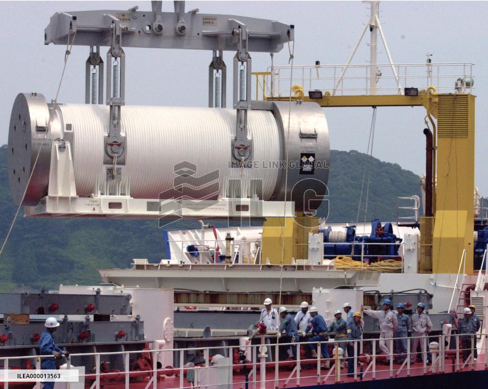 (2)Loading begins of MOX fuel returning to Britain