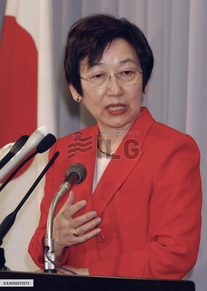 Kawaguchi reprimands diplomats over asylum case