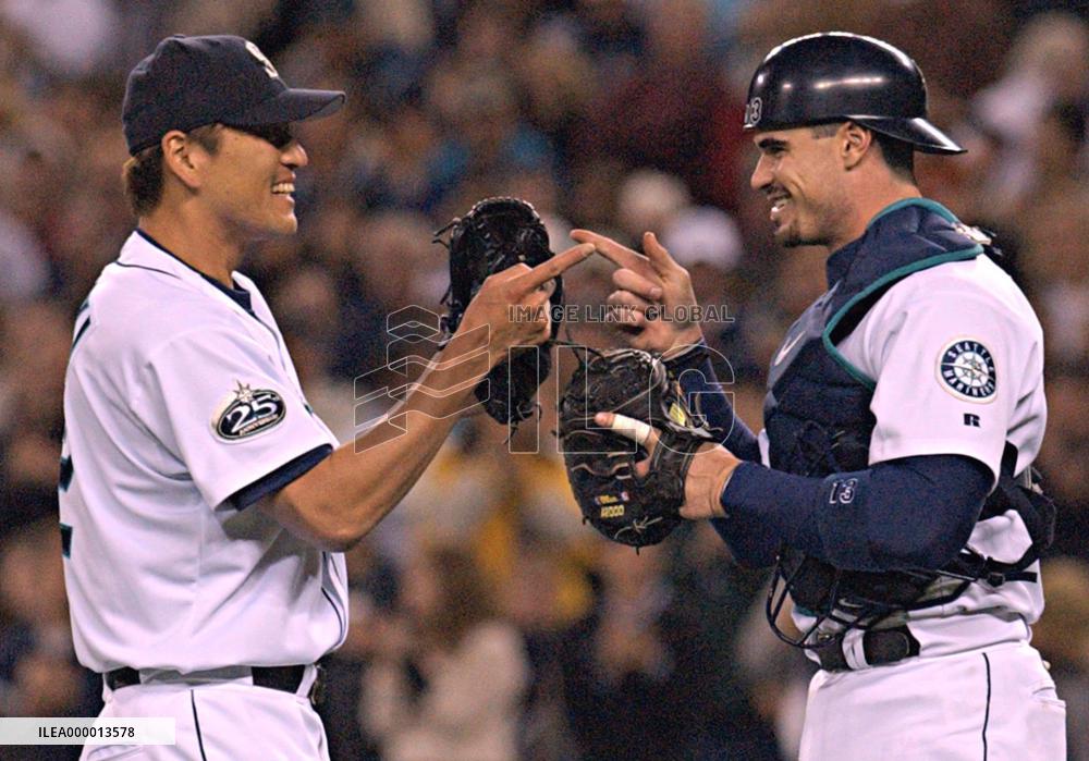 Sasaki posts save No. 19 in Seattle shutout victory