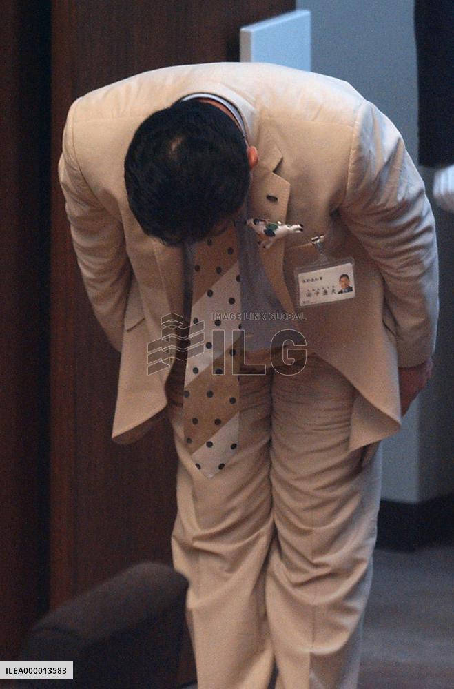 (2)Nagano assembly OKs no-confidence motion against Tanaka