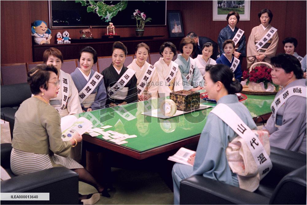 Landladies of hotels, inns call for road budgets