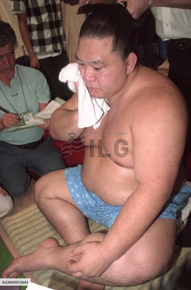 Ozeki Kaio pulls out of Nagoya sumo