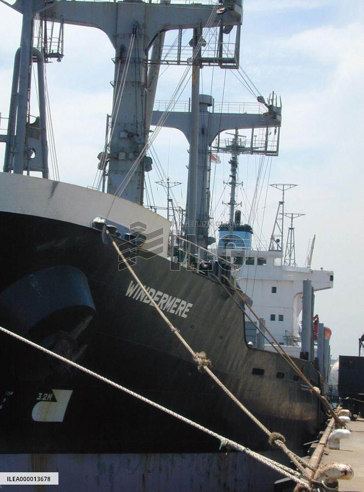 (1)1 Philippine seaman dead, 3 injured in hold accident